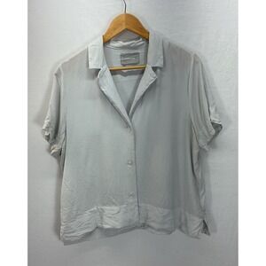 Everlane Soft Gray Short Sleeve Button Down Shirt